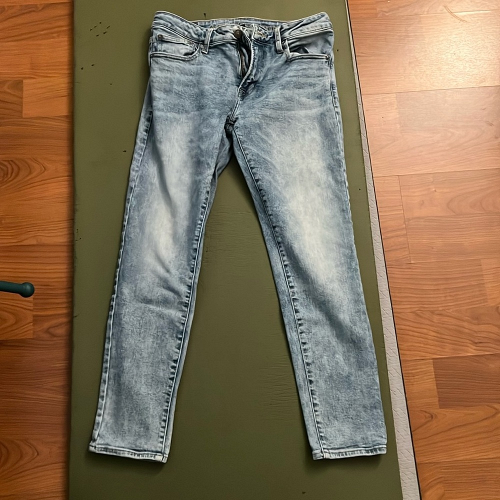 American Eagle skinny jeans, 31x30. Flex material. Lighter blue, faded look.